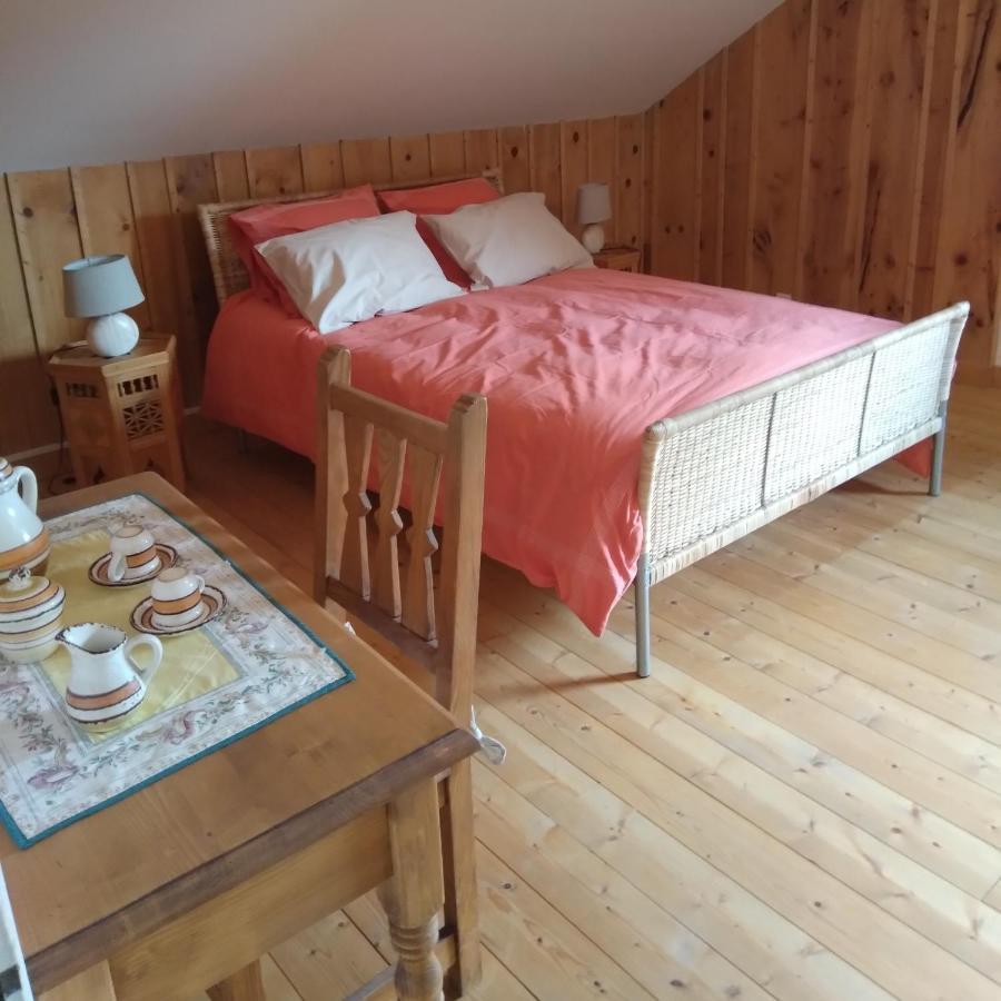 Les Dames De La Saugiat Bed & Breakfast Le Fied Exterior photo