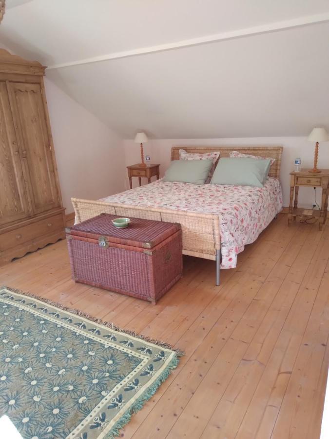 Les Dames De La Saugiat Bed & Breakfast Le Fied Exterior photo