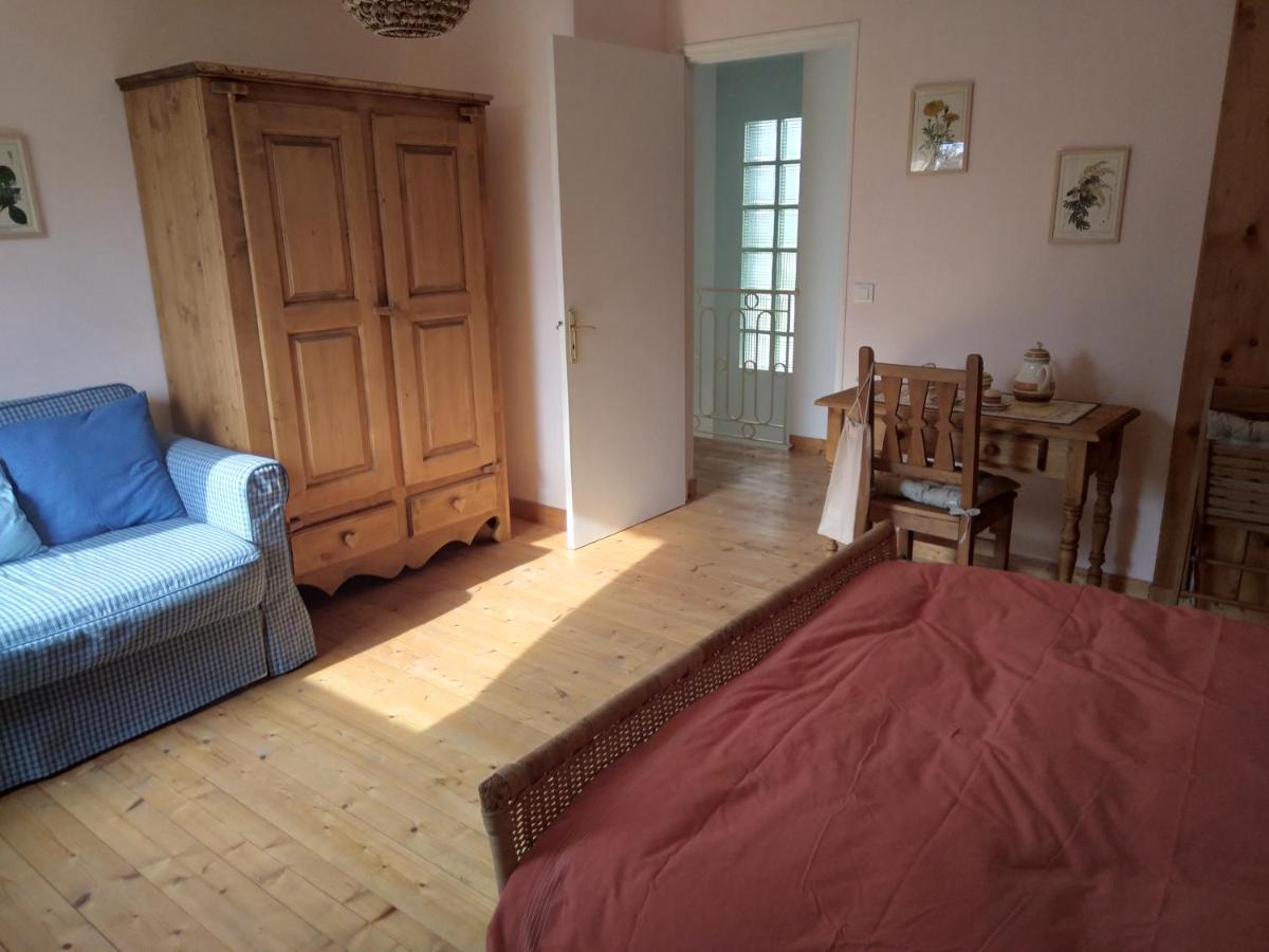 Les Dames De La Saugiat Bed & Breakfast Le Fied Exterior photo